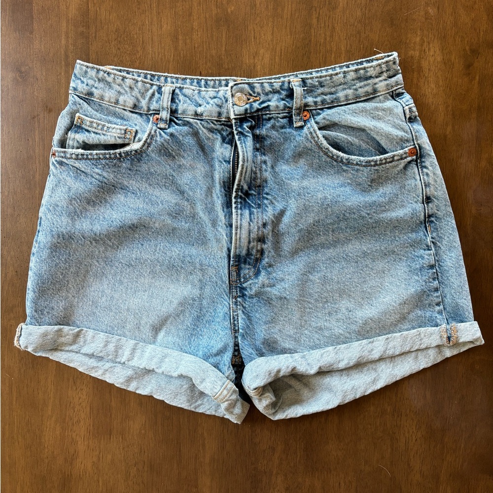 Zara High Waisted Mom Fit Denim Short. Size 12